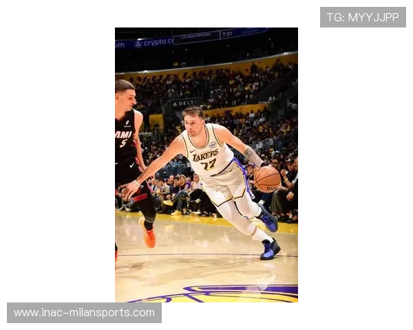 东契奇斩获赛季首个三双湖人力克热火雷霆连胜送马刺首败NBA最新排名出炉 东契奇斩获赛季首个三双湖人力克热火雷霆连胜送马刺首败NBA最新排名出炉