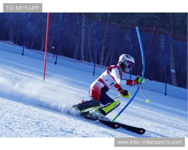 滑雪巨型回转惊险，全场沸腾的极致体验