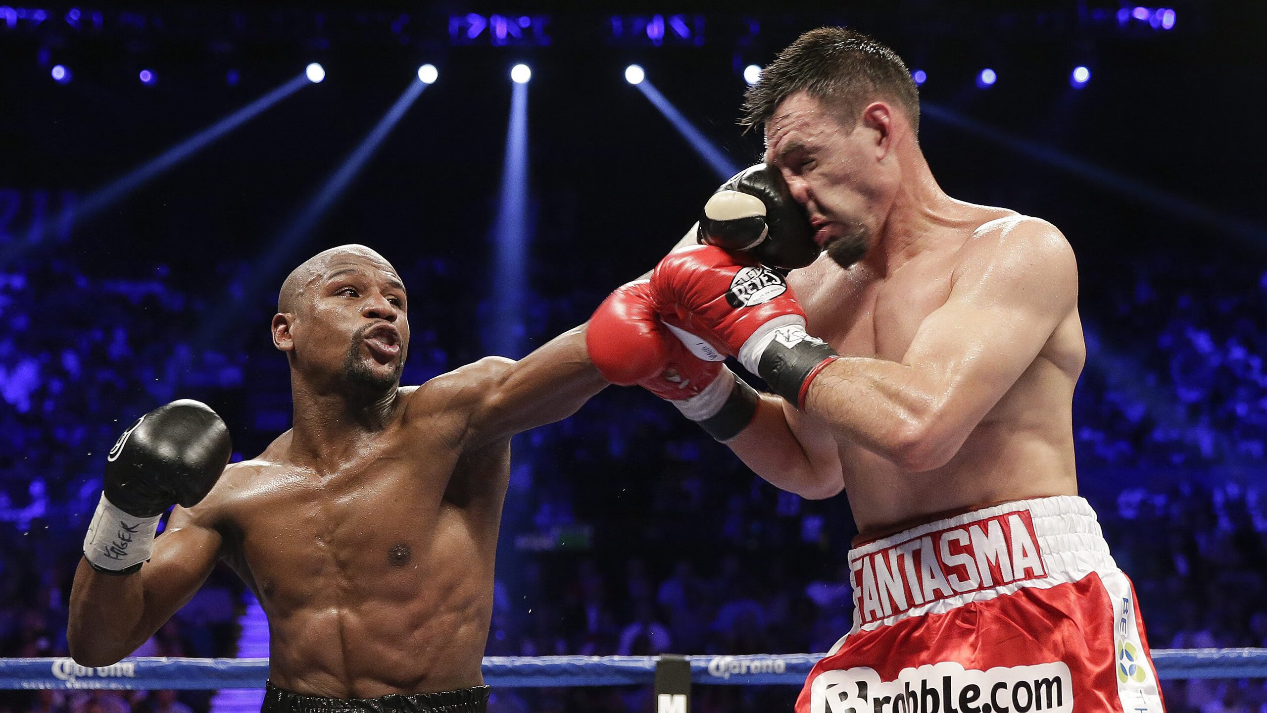 世界杯精彩纷呈:每一秒都令人热血沸腾!,世界杯名场面